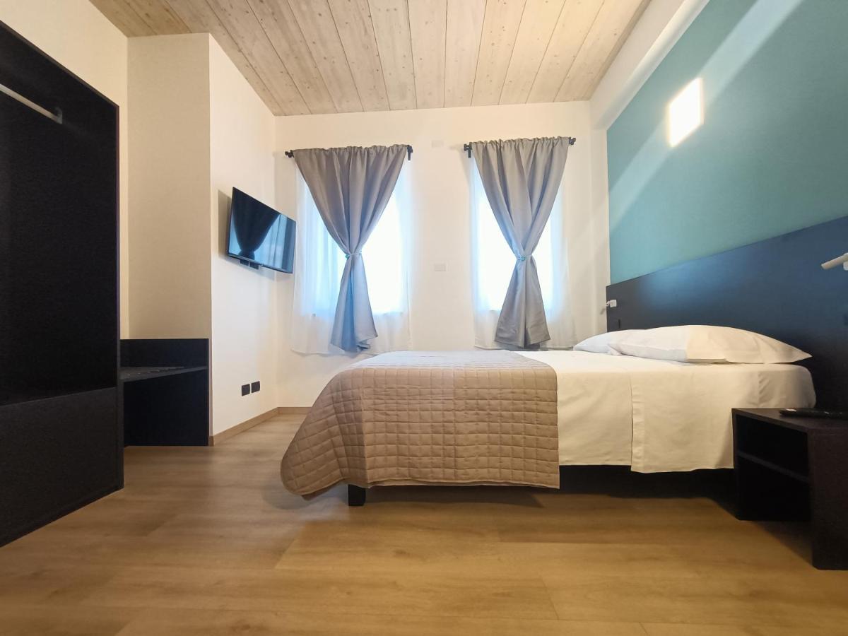 Il B&B Di Piazza Motta Albese Con Cassano エクステリア 写真