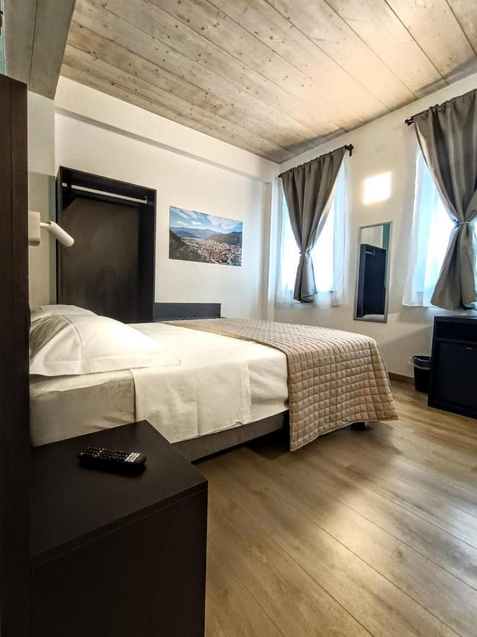 Il B&B Di Piazza Motta Albese Con Cassano エクステリア 写真