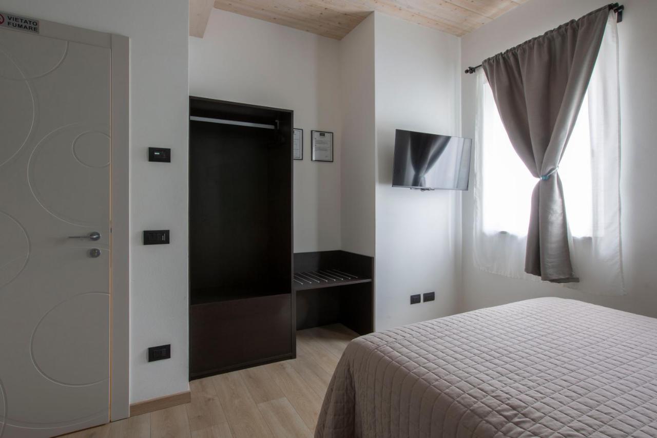 Il B&B Di Piazza Motta Albese Con Cassano エクステリア 写真