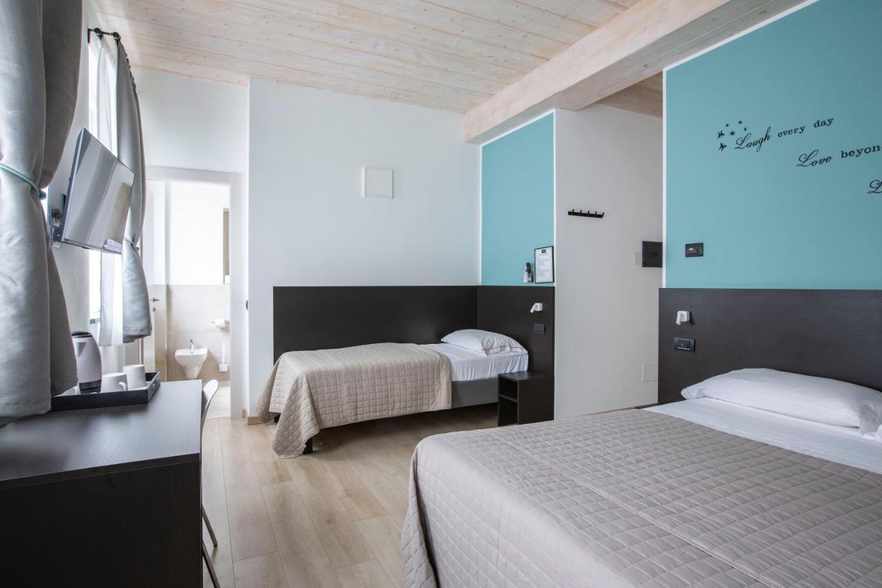 Il B&B Di Piazza Motta Albese Con Cassano エクステリア 写真