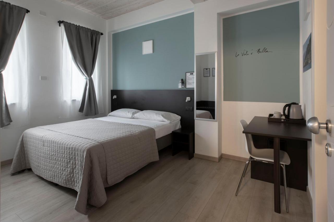 Il B&B Di Piazza Motta Albese Con Cassano エクステリア 写真